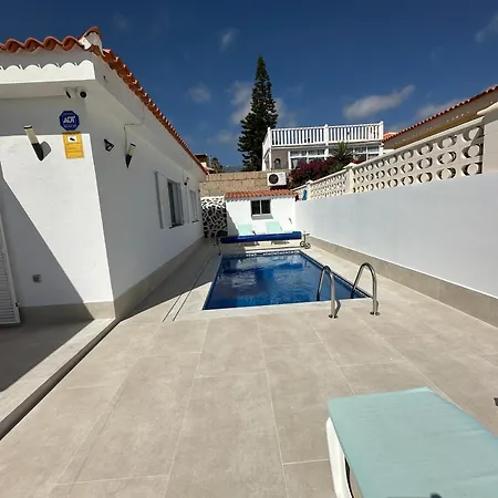 Ocean Vibes With Sea View And Private Heated Pool Ferienhaus